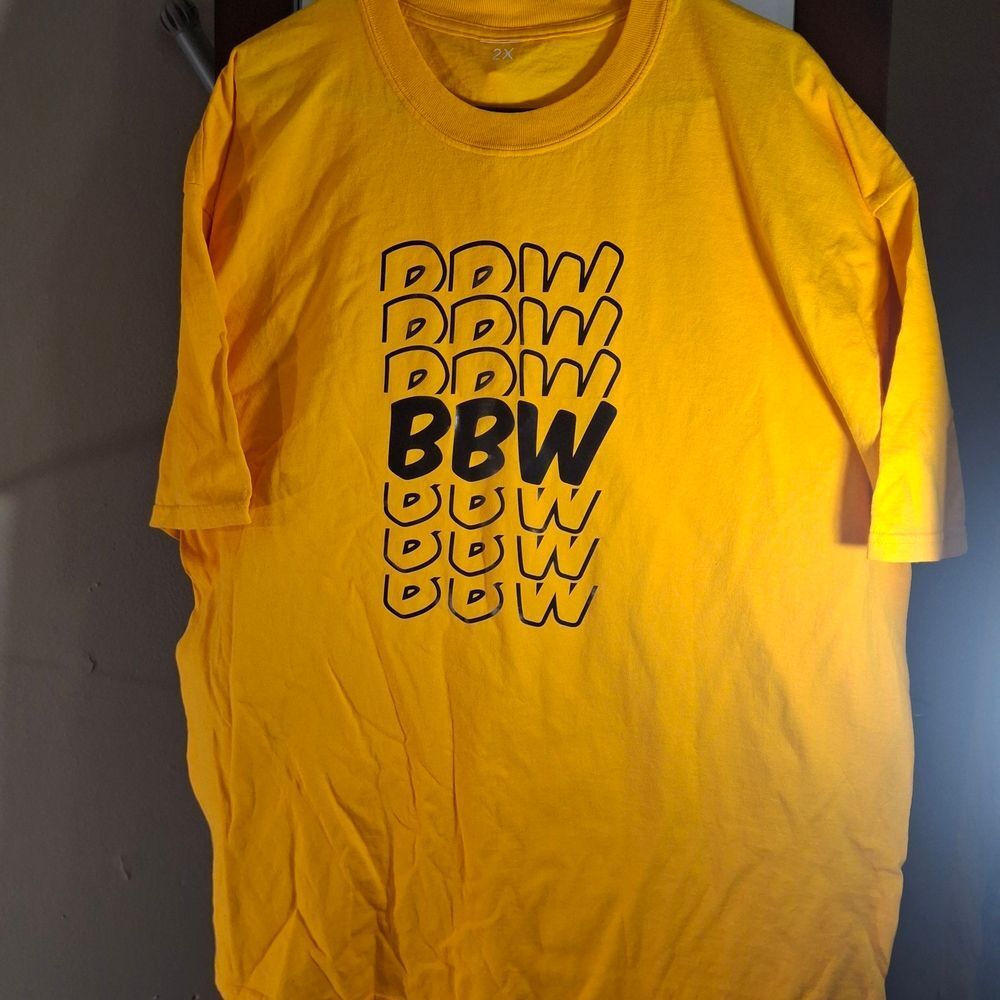 NNWT Graphic BBW Yellow Tee